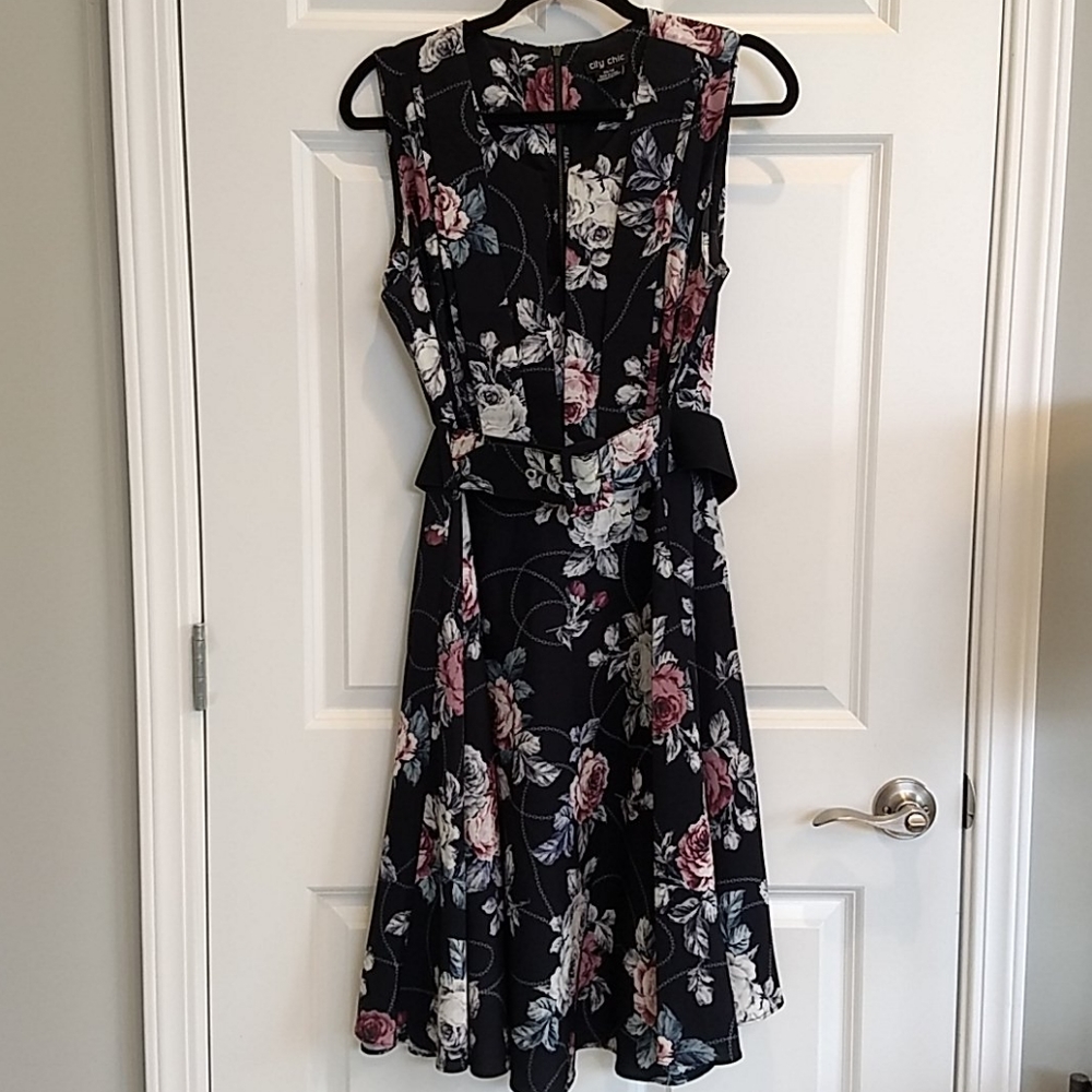 Floral City Chic belted dress. Size 14.